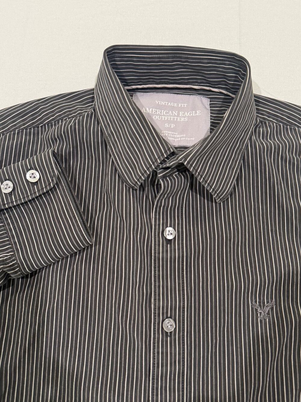 American Eagle Vintage Fit Small Gray Striped Button Up Shirt Long Sleeve